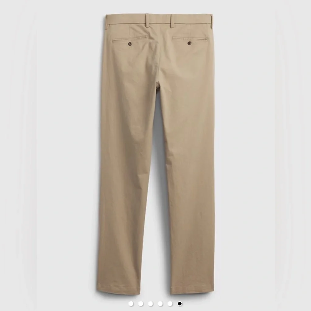 GAP Men’s Modern Straight Khakis, 32 X 30